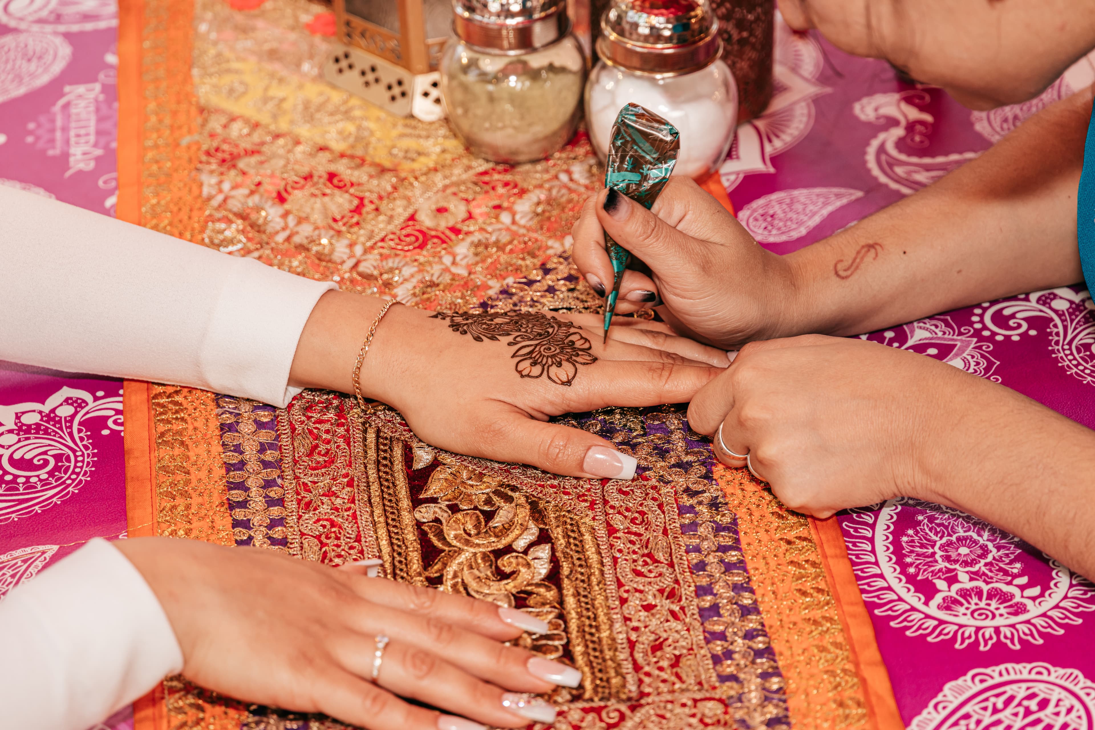 Arte Bindi & Henna 1
